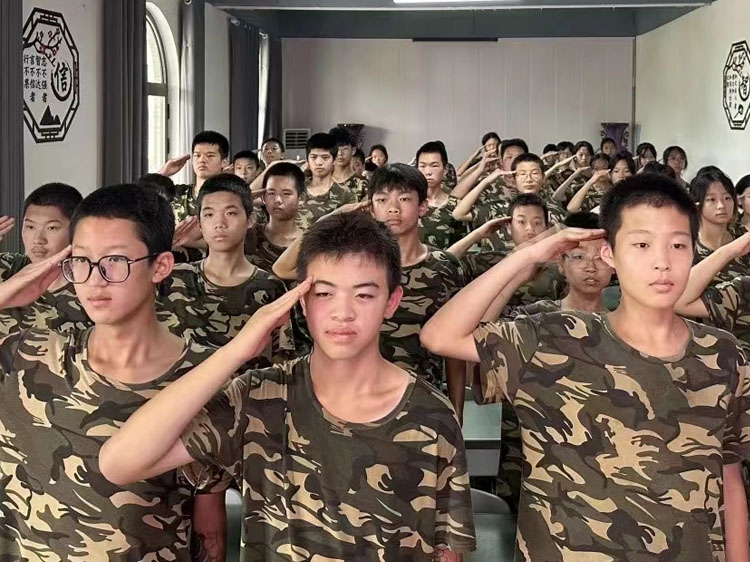 問題少年教育學校:青春叛逆期有哪些表現(xiàn)？